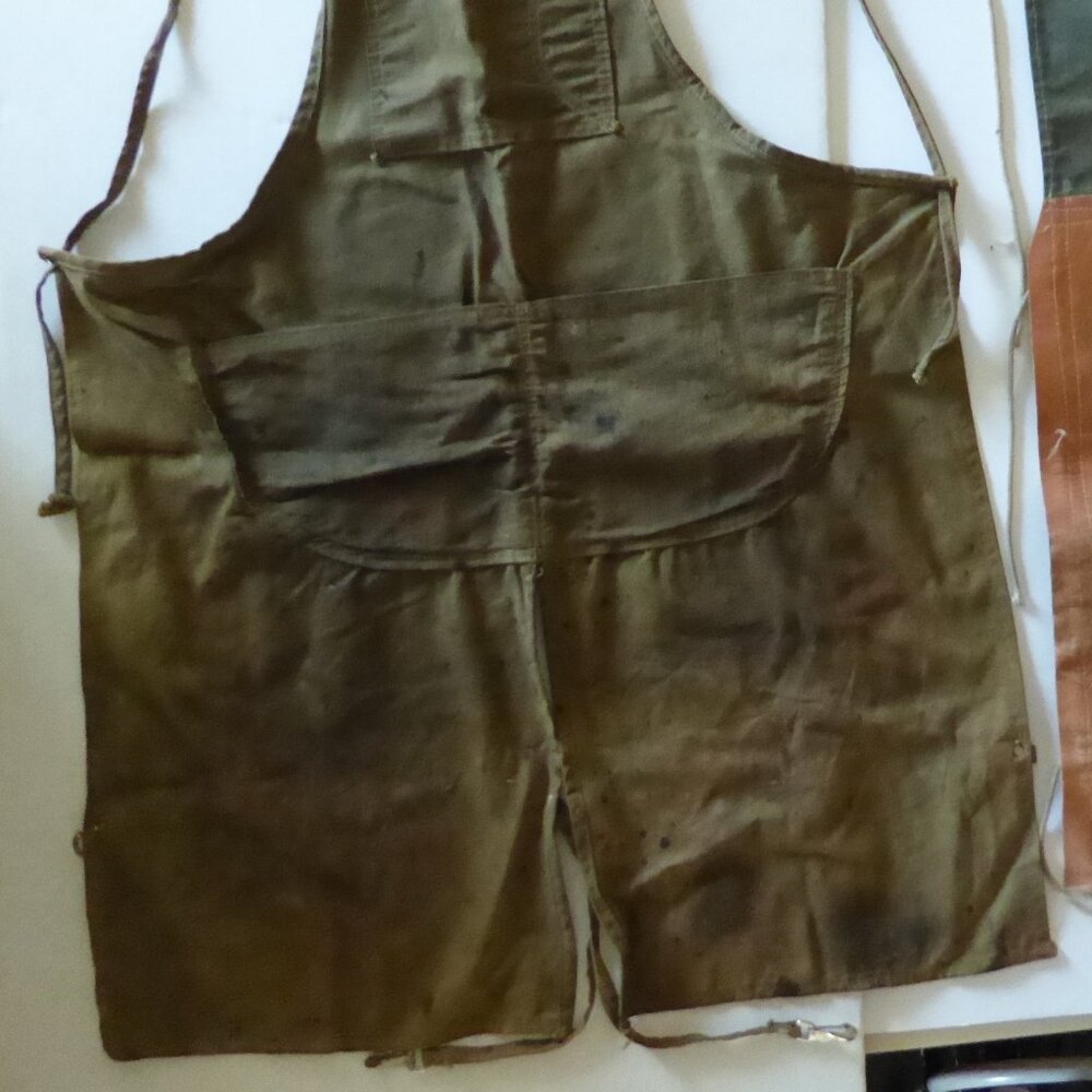VINTAGE LEATHER CANVAS HAY CARTING WORKING COWBOY FARMER CHAPS (PRE-OWNED) - Picture 10 of 15